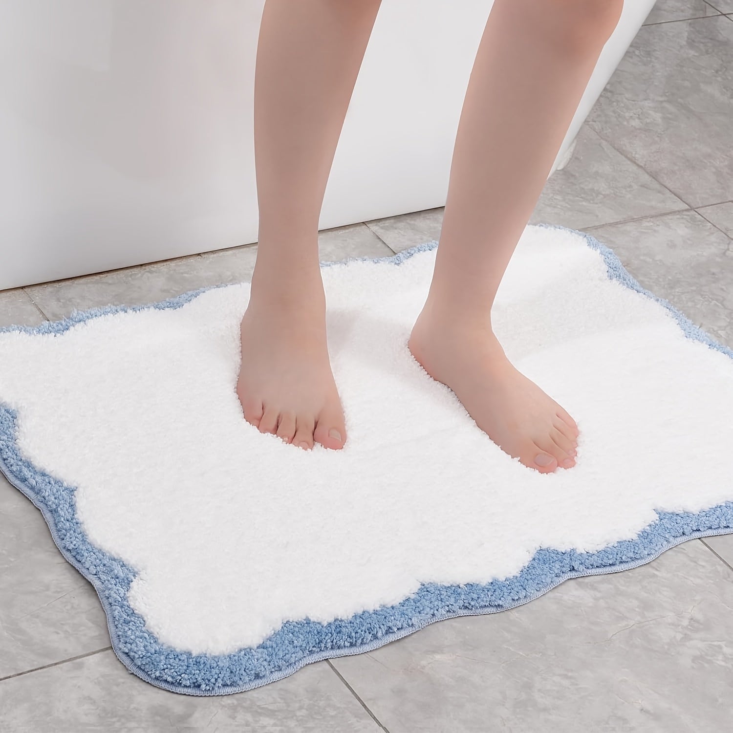 Machine Washable Tufted Oblong Bath Rug with Non-Slip TPR Backing, Polyester Ultra Absorbent Soft Comfort Bath Mat, Ideal for Bathroom, Bathtub, And Bedroom Doorway - Modern Pattern Design, Fluffy Plush Winter Decor Decoration